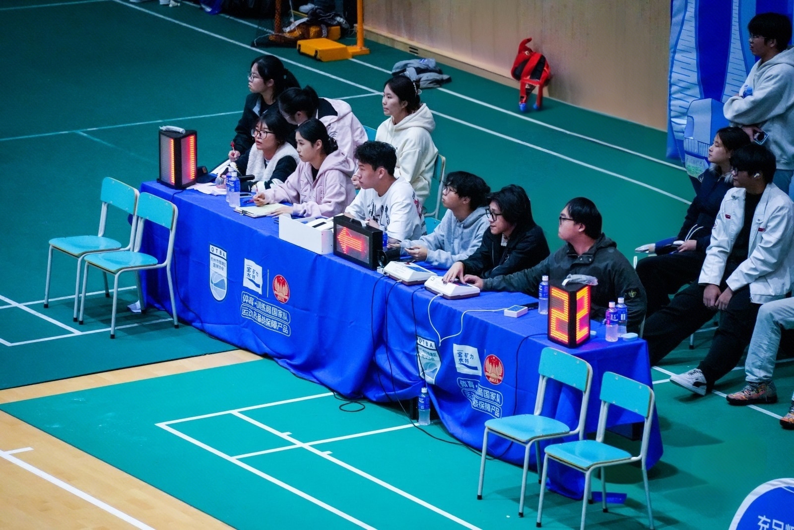 学生记录台工作.jpg 学生记录台工作.jpg