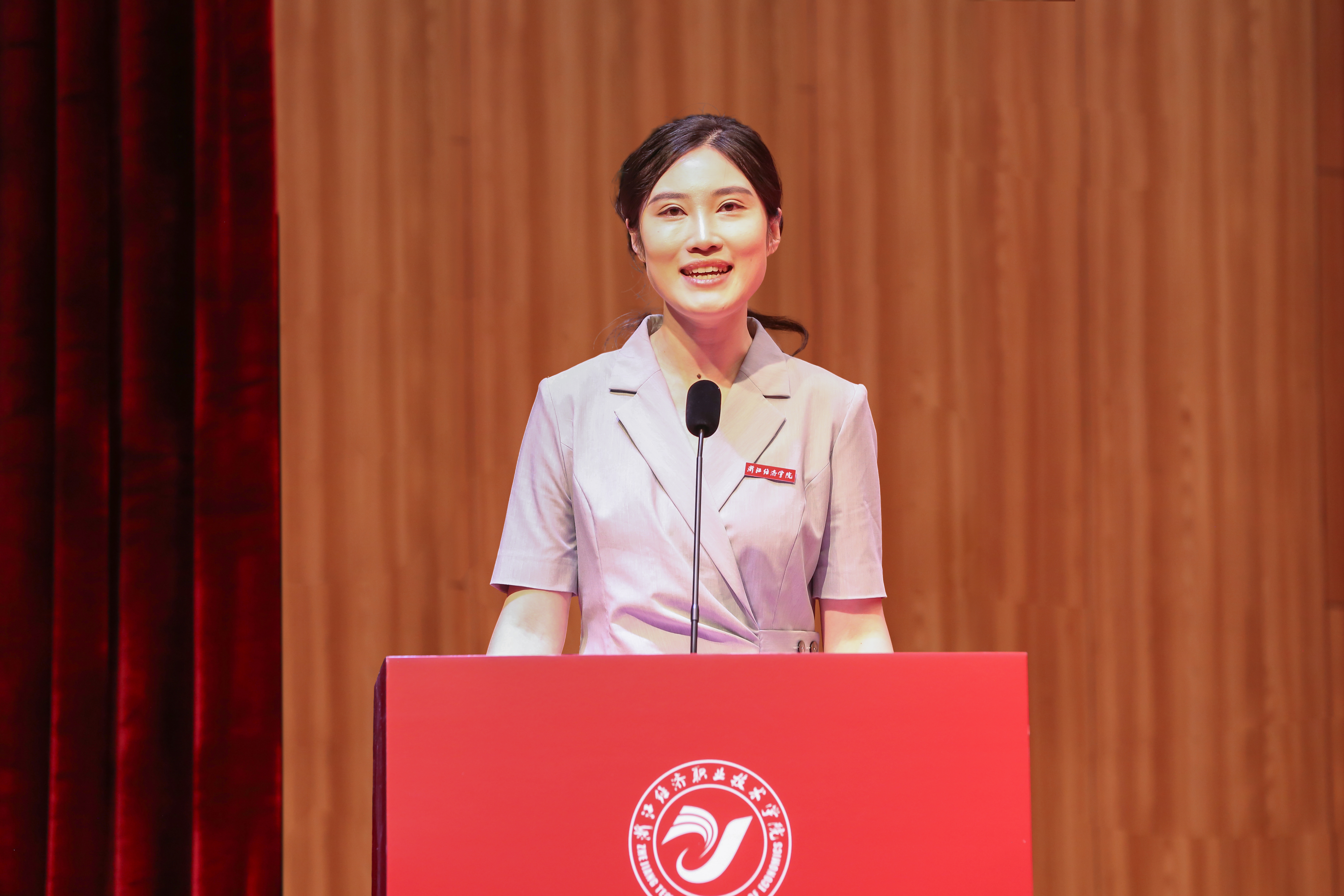 2.教师代表.jpg 2.教师代表.jpg