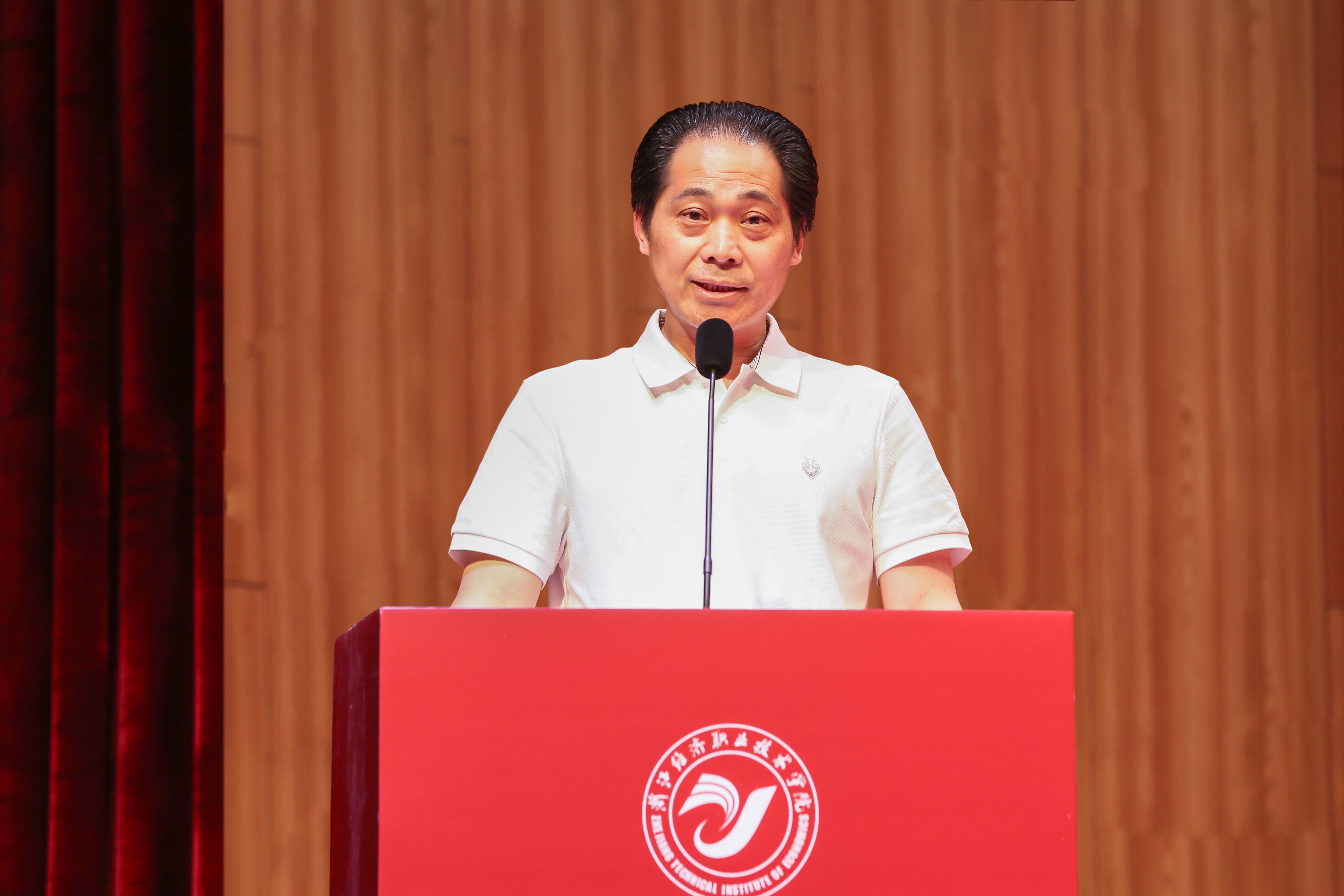 4.家长代表.jpg 4.家长代表.jpg