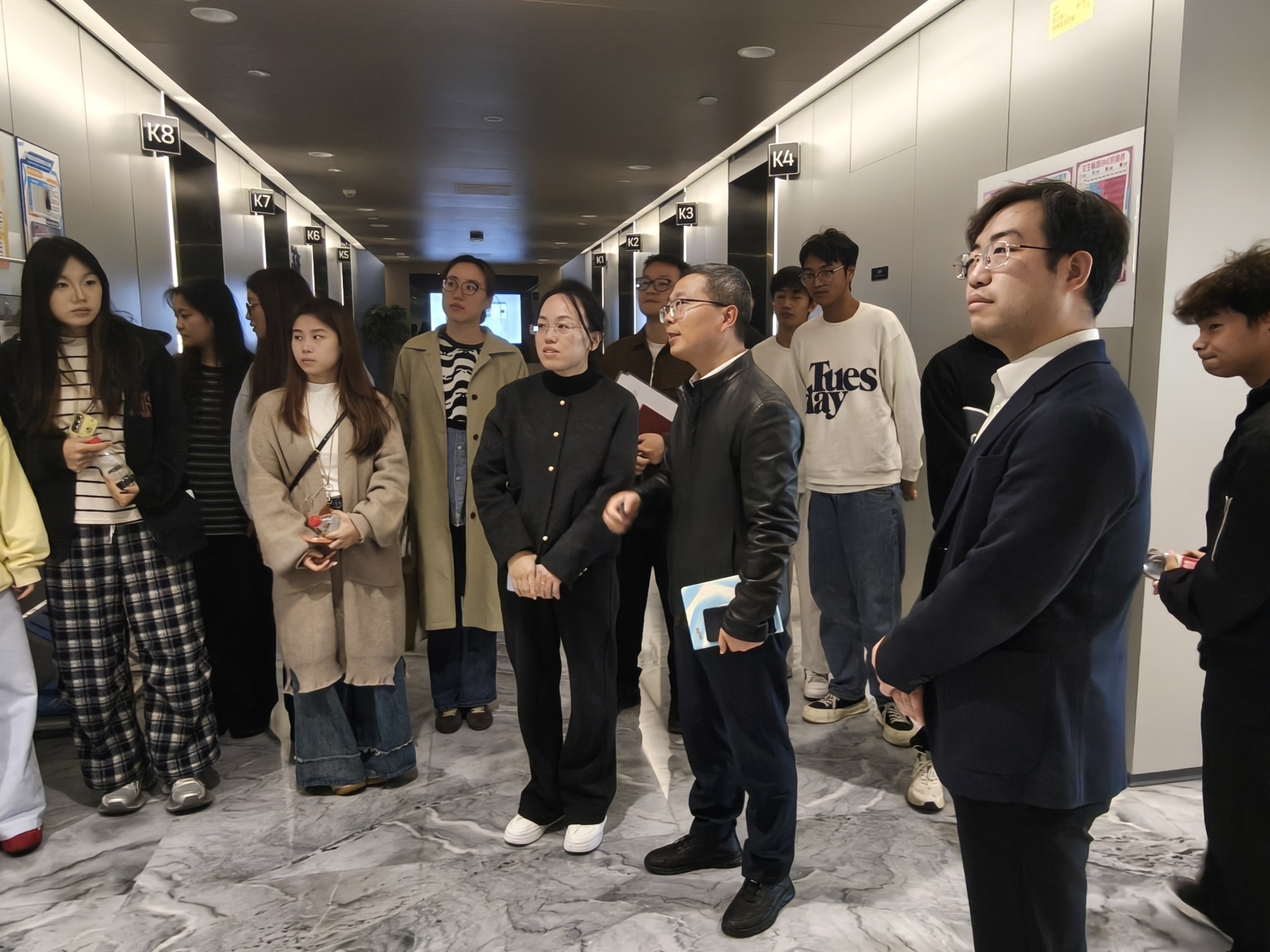 职场观摩.jpg 职场观摩.jpg