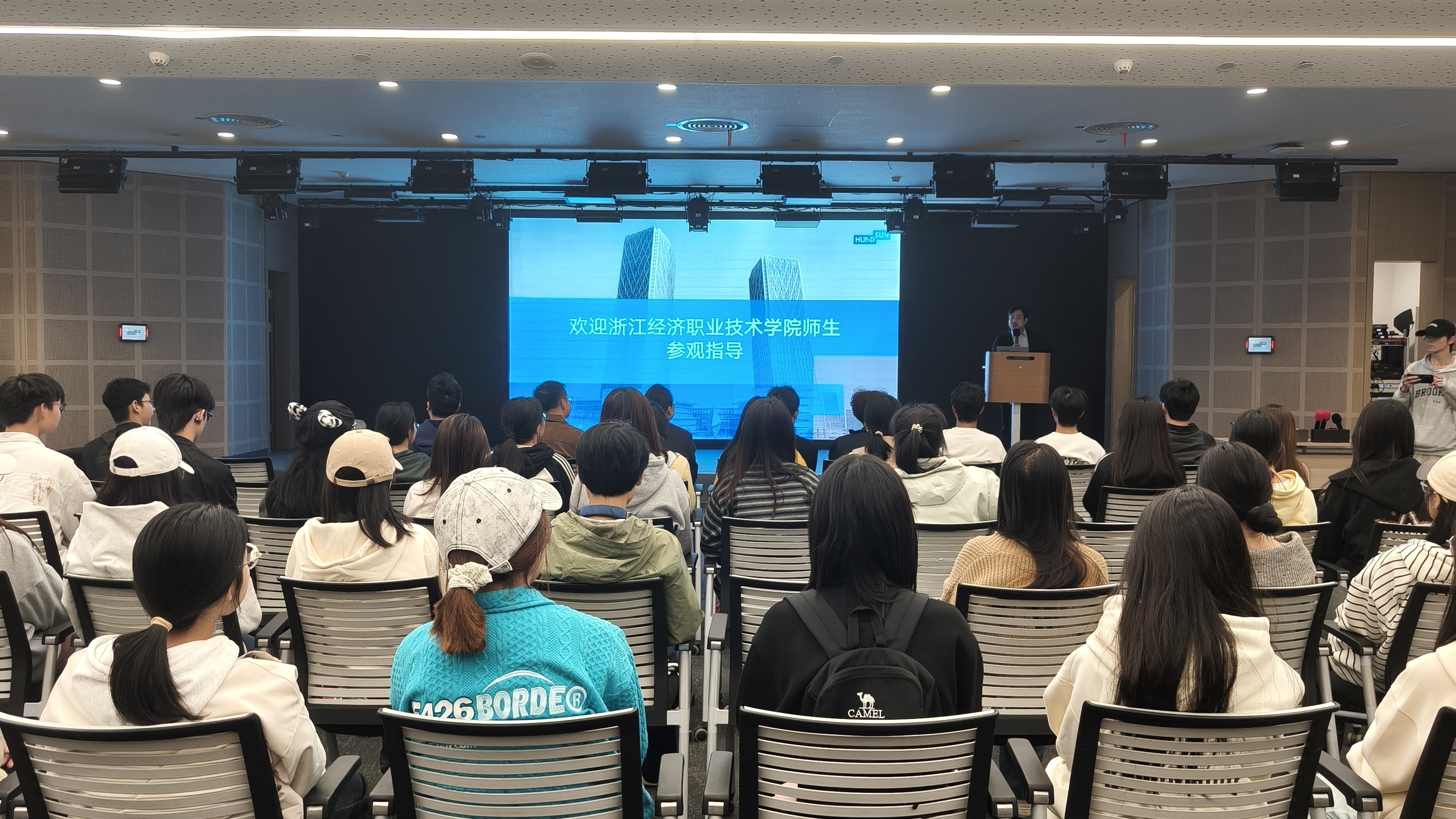 专题讲座.jpg 专题讲座.jpg