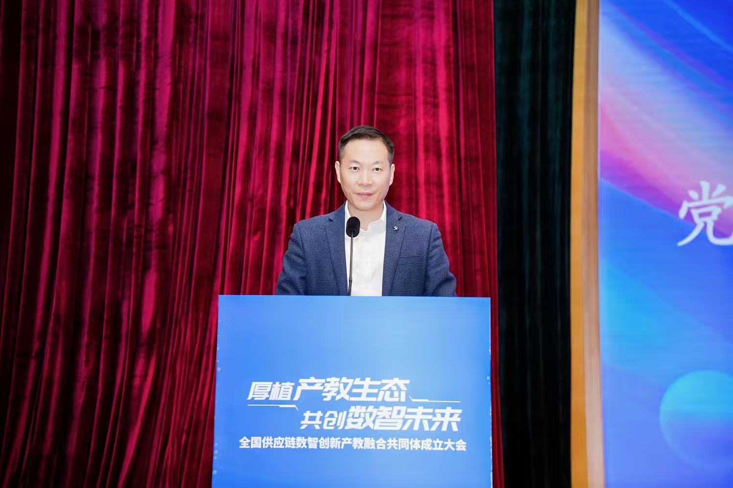 杭电党委委员陈云.jpg 杭电党委委员陈云.jpg