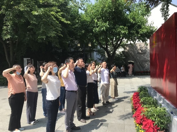 说明: D:/教师党支部/20210526主题党日活动《参观党史馆》/2(1).jpg